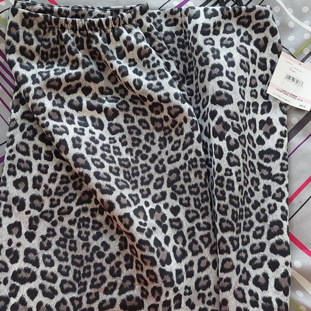 Kasper, 22w gray/black leopard skirt